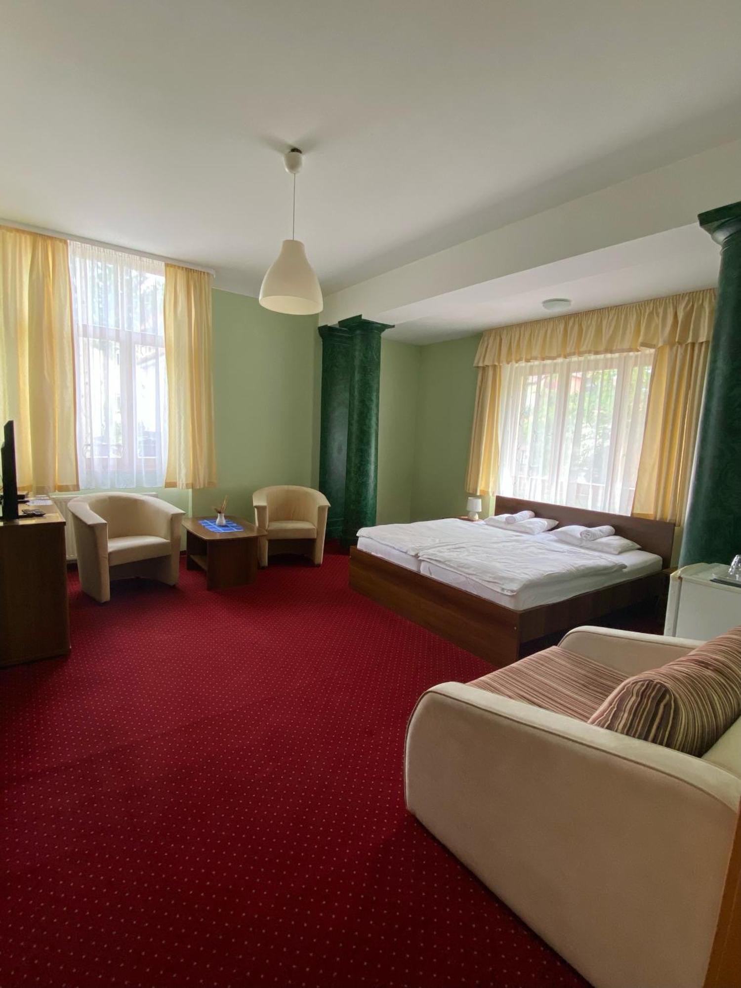 Bed and Breakfast Het Pecset Fogado Etterem Ödenburg Exterior foto